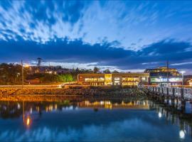 The Merimbula Lakeview Hotel，位于梅林布拉的酒店