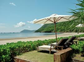 鲍罗神鹰精品温泉度假村，位于昆岛的酒店