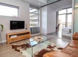 Luxury unit with City Views 709