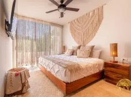 Nhoa Rustic Elegance Condo near the Beach