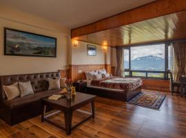 StayVista's Himalayan Horizon - Mountain & Valley-View Villa with Heater，位于甘托克的酒店