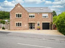 Luxury Home with Hot Tub BBQ Pool Table