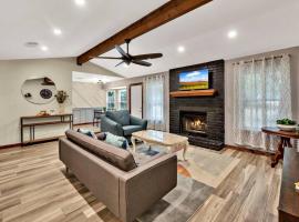 New Cozy Retreat Located 15 minutes to Waco，位于Hewitt的酒店