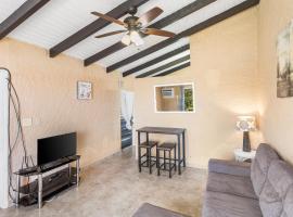 Caribbean View your way condo，位于克里斯琴斯特德的酒店