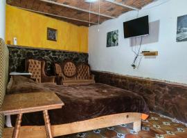 LA CASA DE LOS MANGOS AJIJIC，位于San Antonio的酒店