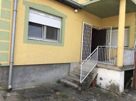 Yellow House，位于Ritopek的酒店