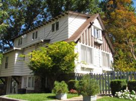 Sparta, NJ - Lakeside Retreat Only An Hour Away From NYC，位于Lake Mohawk的酒店