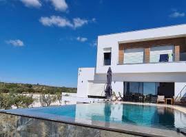 Splendide maison de campagne avec piscine et vue panoramique.，位于El Maamoura的乡村别墅