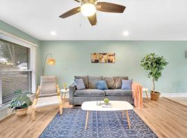 2BR Condo~ Relax or Work Remotely with A+ Location，位于夏洛特的酒店