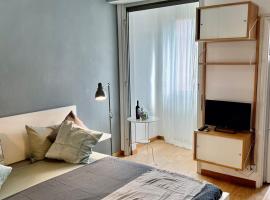 Cozy Apartment 3 km away from Duomo，位于米兰的酒店