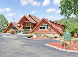 Hilton Vacation Club Bent Creek Golf Village Gatlinburg，位于加特林堡的带泳池的酒店
