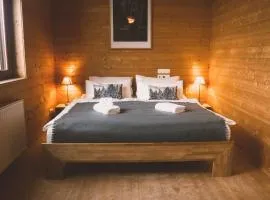 Naturnahes Familienchalet mit Garten - Wifi - Netflix - nur 15 Minuten vom Chiemsee und 35 Minuten von München entfernt