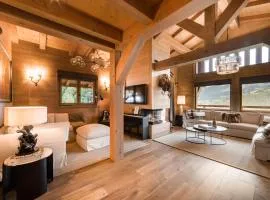 Luxury Megève Chalet, sleeps 8 with Mountain Views and Jacuzzi