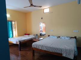 GOKARNA BEACH HOMESTAY AND RESTAURANT，位于戈卡尔纳的酒店