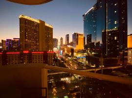 STRIP & SPHERE VIEW! Privately Owned Condo Hotel-The Signature at MGM，位于拉斯维加斯的酒店