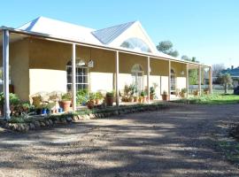 Strawbale House Bacchus Marsh，位于Bacchus Marsh的酒店