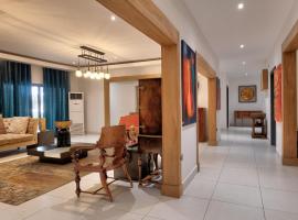10 bedroom Luxurious Villa，位于东勒贡的别墅