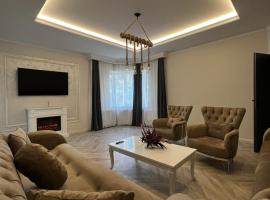 Casa moderna situata in zona centrala a orasului，位于图尔恰的别墅