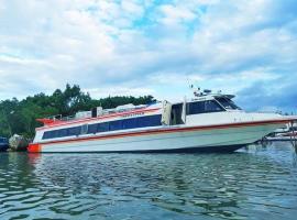 Gili Ferries Manta Express，位于八丹拜的酒店