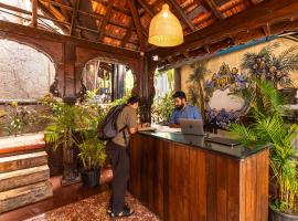 Madpackers Goa Anjuna - Bunks, Rooms, Community，位于安君纳的酒店