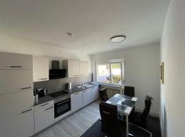 Attraktive Ferienwohnung in 35606 Solms, Wellness exklusiv im benachbarten Braunfels，位于布劳恩费尔斯的带泳池的酒店