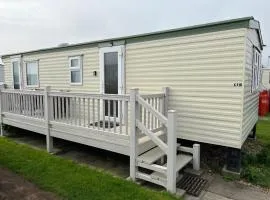 Golden Sands 6 Berth Beach front Ingoldmells beds made up for arrival WIFI