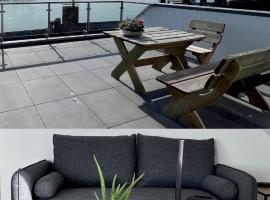 PANORAMA - Exklusives Apartment an der Promenade mit Dachterrasse & Rheinblick，位于埃默里希的公寓