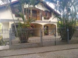 Aconchego no bairro mais charmoso da serra.，位于新弗里堡的酒店