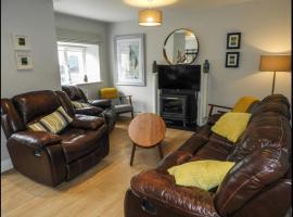 Cheerful 3 bed in the heart of Fethard village，位于海上费萨德的别墅