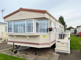 The Wolds 6 Berth, 3 bedrooms, next to the beach Ingoldmells，位于斯凯格内斯的酒店