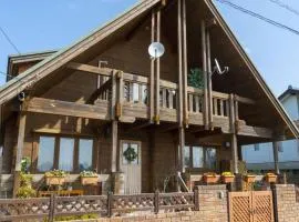 Log house Tomi-chan's house / Private building