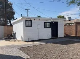 Beautiful Cottage at 37th Ave!