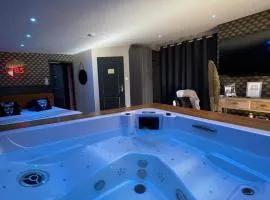 SUITE 785 jacuzzi