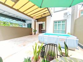 Ocean 25 Shamrock Beach Big Group 6 Bedroom 5 Bathroom with Pool，位于丹绒武雅的度假屋