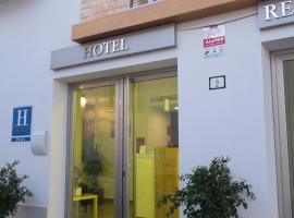 Hotel Alboran，位于卡沃内拉斯的酒店