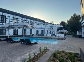 ANEW Hotel Hilton Pietermaritzburg，位于希尔顿的浪漫度假酒店