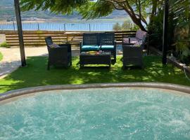 Ram Lake View，位于Mas'ade的带泳池的酒店