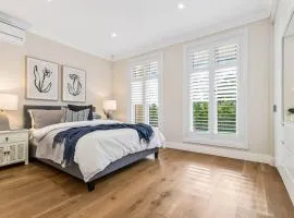 Spacious Luxury Hampton Home - Park Front
