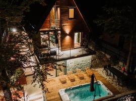 The Magic Forest - Holiday Home & Spa Zone Platak，位于Soboli的木屋