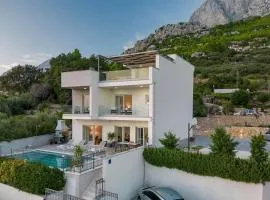 Luxury villa Mae in Makarska, pool and gym
