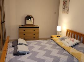 EEJs Cozy 2-Bedroom Apartment in Nailsea，位于Nailsea的低价酒店