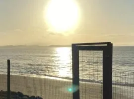 Casa de Praia PÉ NA AREIA em Rio das Ostras RJ