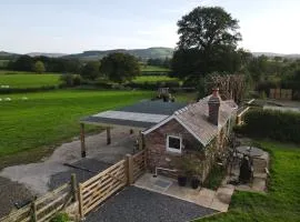 Private country cabin with spectacular views, spa hot tub - Brecon Beacons National Park