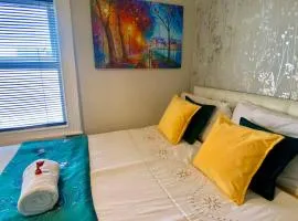 City Centre Convenient Contractor Stay With Free Parking and Free Wifi