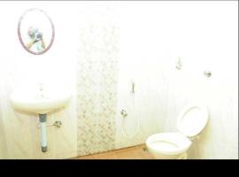 Hotel O Viraj The Village Bar And Restaurant Boarding & Lodging，位于门格洛尔的酒店