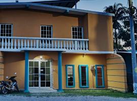 Hotel y Restaurante Casa Jardines，位于San Benito的酒店