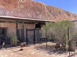 Pop’n’nin Dugout Accommodation at Coober Pedy Views，位于库伯佩迪的无障碍酒店