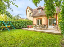 Nice house with a yard and common pool - Deauville - Welkeys，位于多维尔的酒店