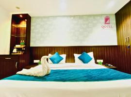 Qotel B&B Hotel Rajouri Garden Above Ritu Marbel Near Rajouri Garden Metro Station，位于新德里的酒店