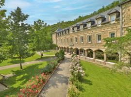 LOGIS HOTEL L'HÔTEL DES BAINS - Salles-la-Source，位于Salles-la-Source的酒店